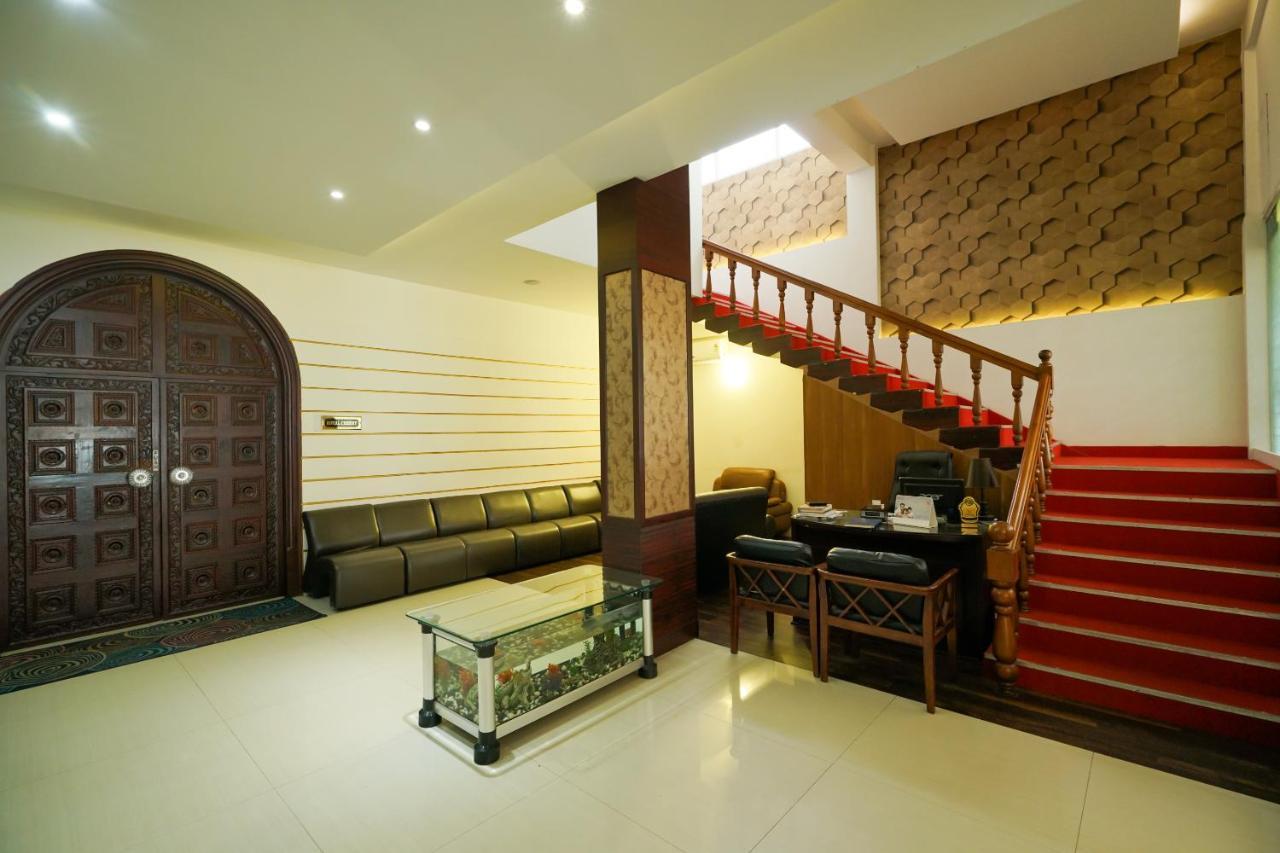 Oyo 1684 Hotel Malabar Inn Kozhikode Exterior photo
